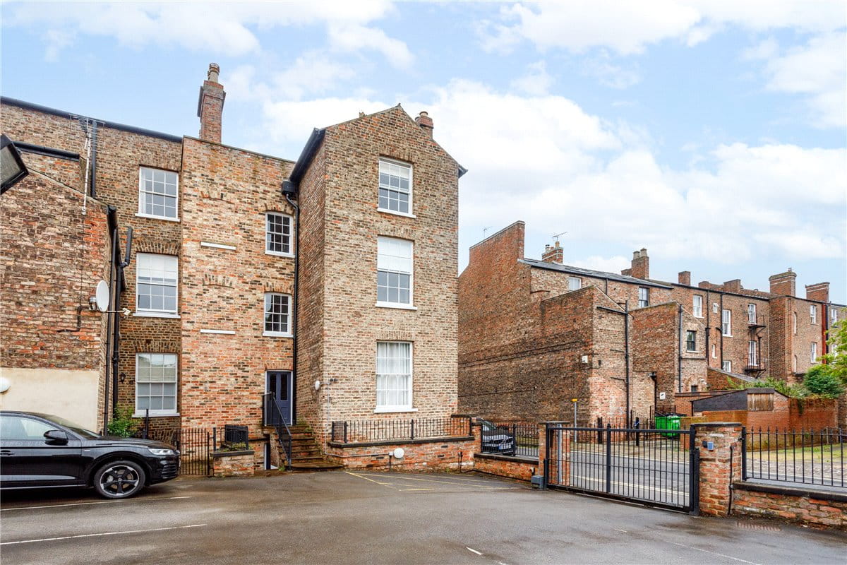 2 bedroom flat, Priory Street, York YO1