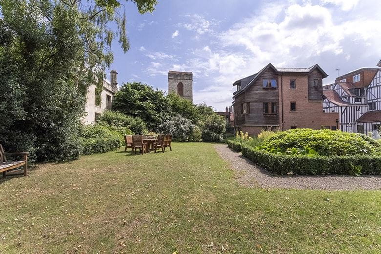 2 bedroom flat, Low Petergate, York YO1