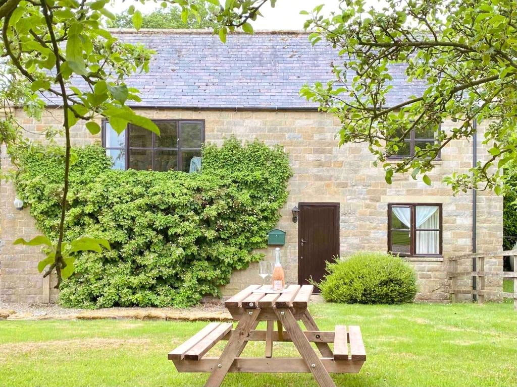 2 bedroom , Whitwell, York YO60 - Available