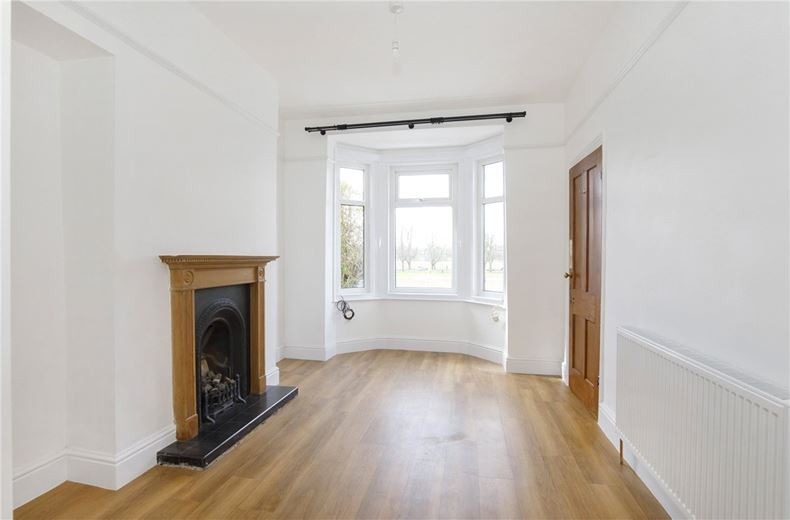 2 bedroom house, Knavesmire Crescent, York YO23