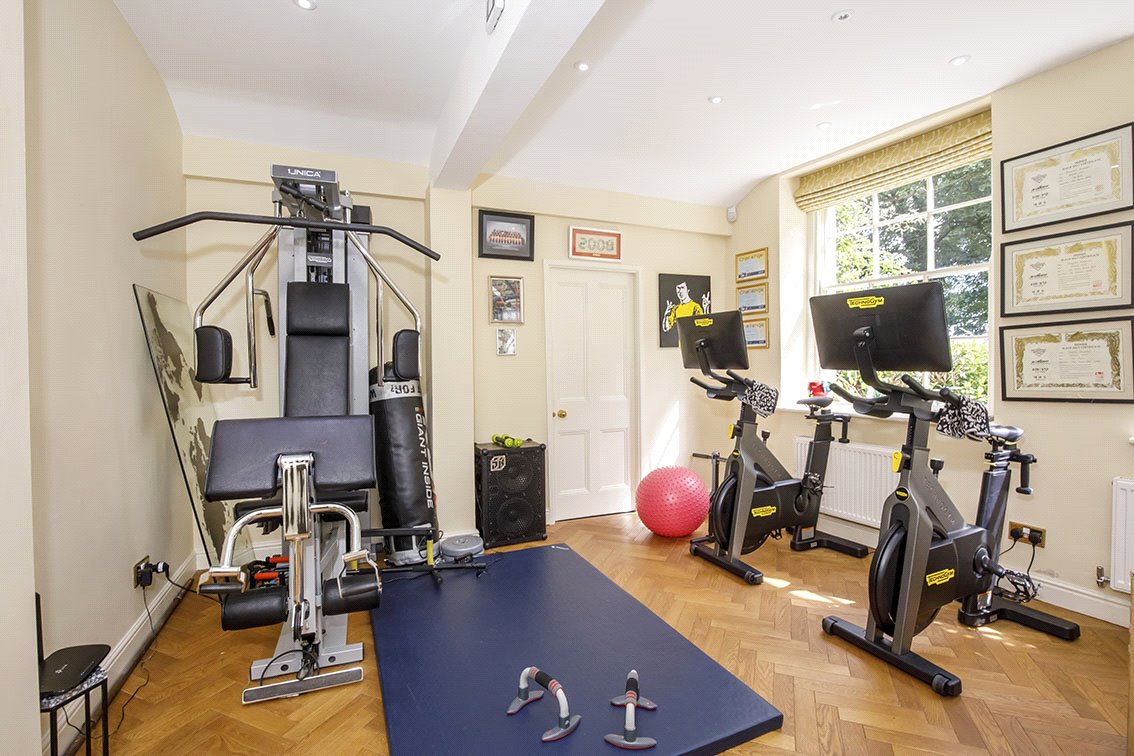 6 bedroom house, Royds Hall, Royds Hall Lane BD12 - Available