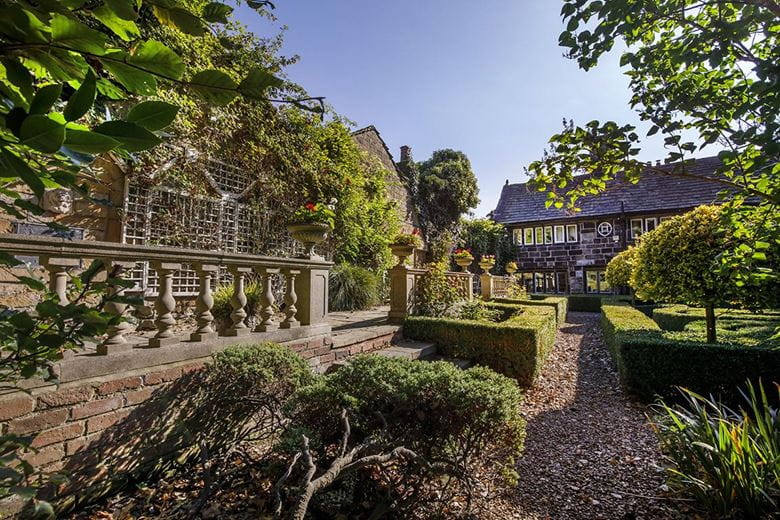 6 bedroom house, Royds Hall, Royds Hall Lane BD12 - Available