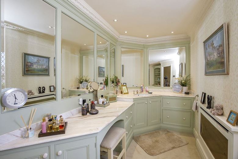 6 bedroom house, Royds Hall, Royds Hall Lane BD12 - Available