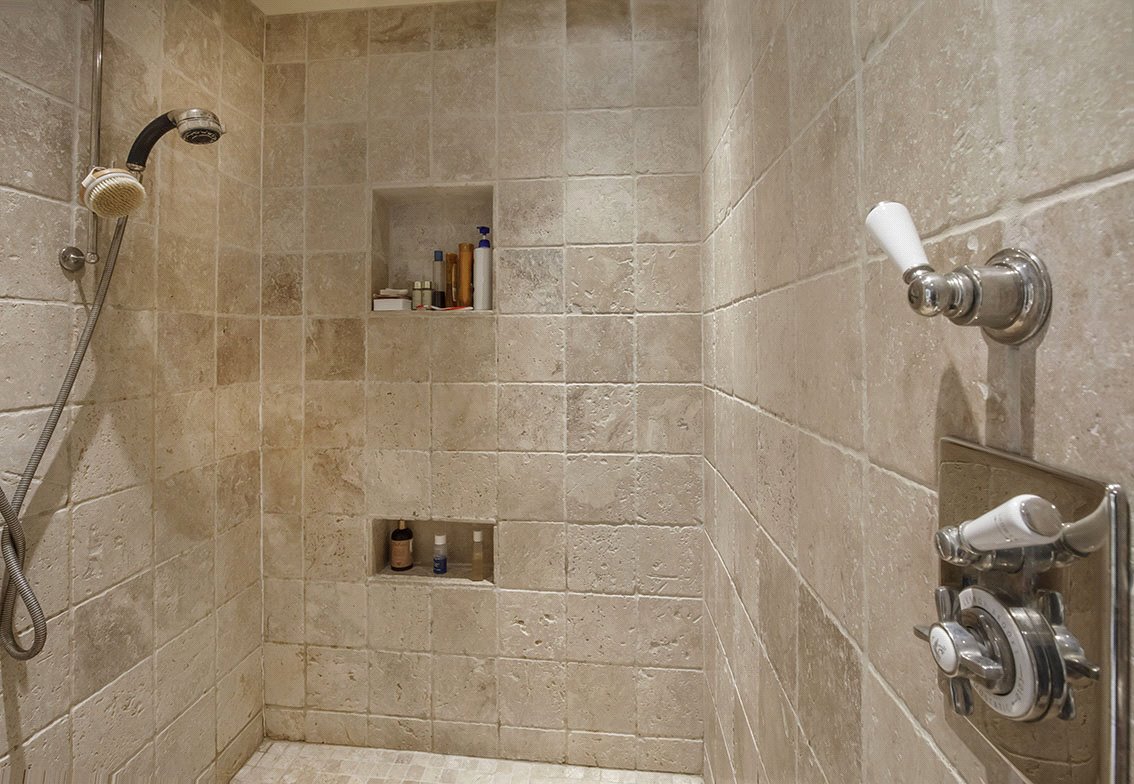 6 bedroom house, Royds Hall, Royds Hall Lane BD12 - Available