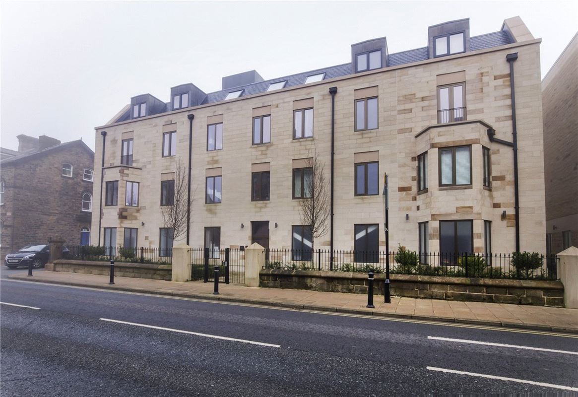 2 bedroom flat, Station Parade, Harrogate HG1