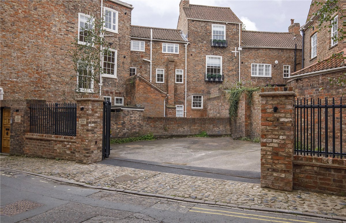 2 bedroom flat, St. Saviours Place, York YO1 - Let Agreed