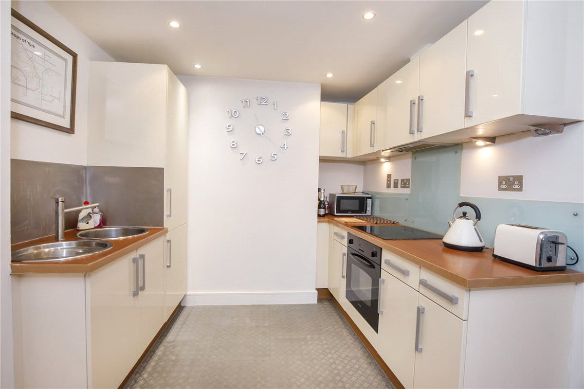 1 bedroom flat, The Courtyard, St. Martins Lane YO1 - Let Agreed
