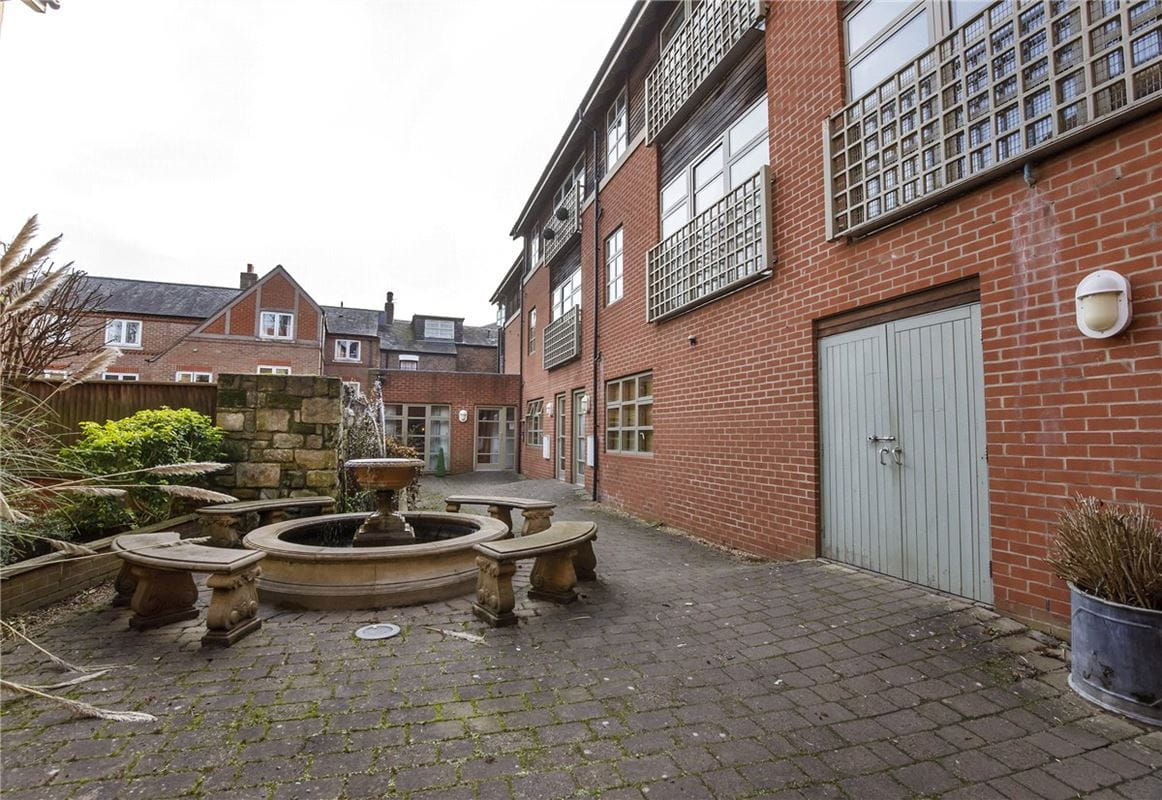 1 bedroom flat, The Courtyard, St. Martins Lane YO1 - Let Agreed