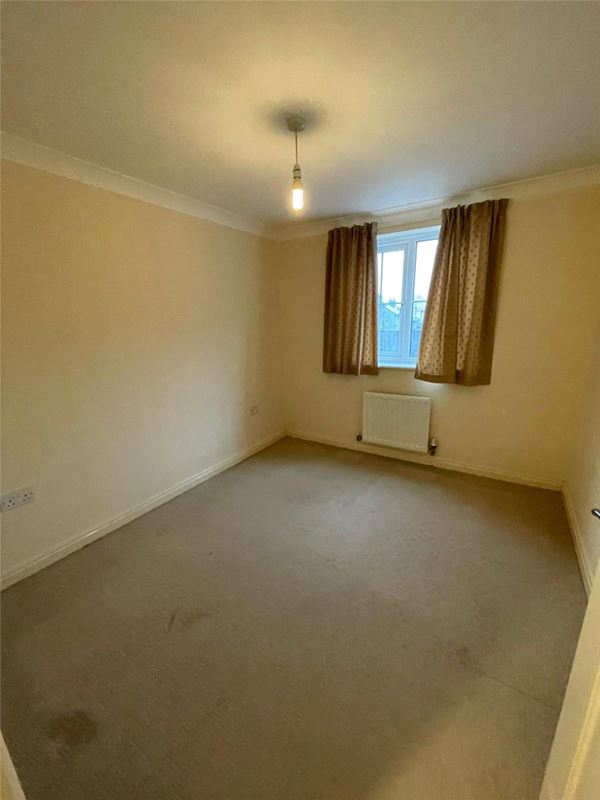 2 bedroom flat, Blackthorn Drive, Huddersfield HD3