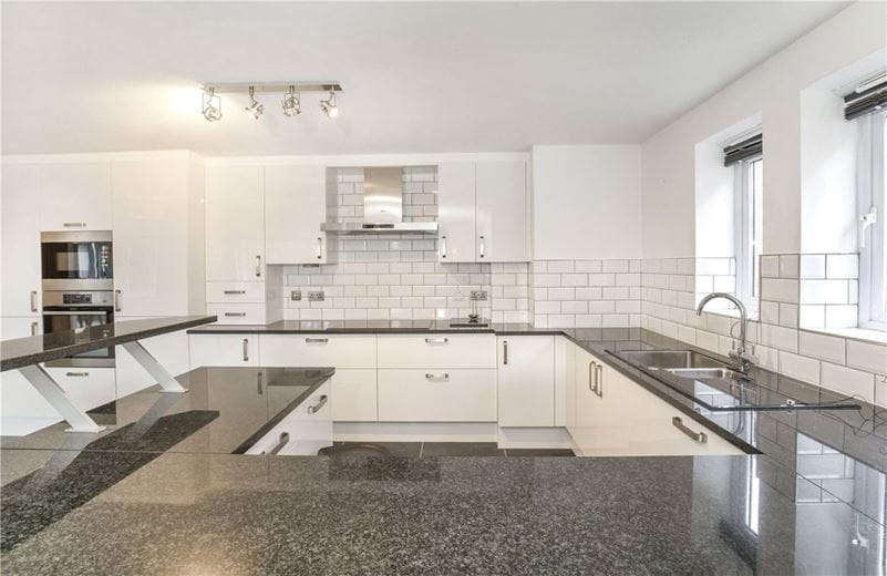 3 bedroom flat, The Avenue, York YO30 - Available