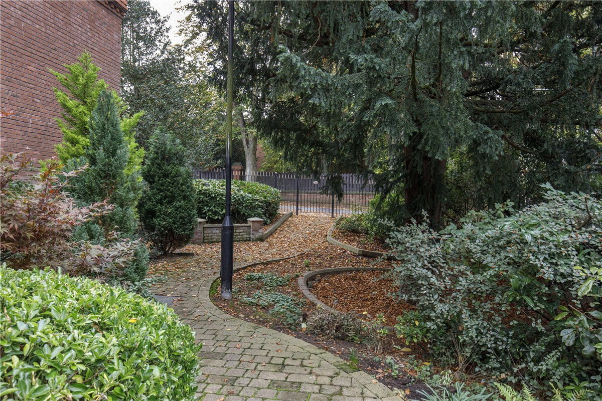 3 bedroom flat, The Avenue, York YO30 - Available