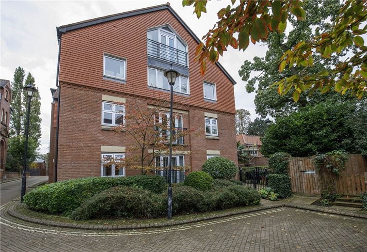 3 bedroom flat, The Avenue, York YO30 - Available