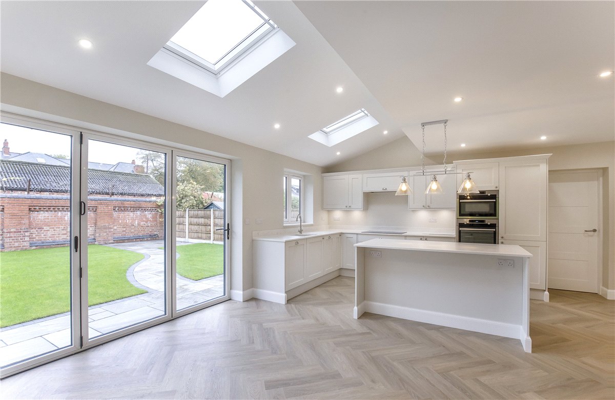 4 bedroom house, Moorland Road, York YO10 - Available