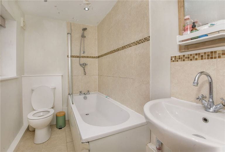 2 bedroom house, Queen Victoria Street, York YO23