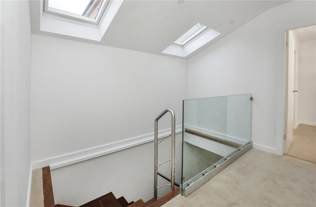 2 bedroom house, Hookstone Drive, Harrogate HG2 - Available