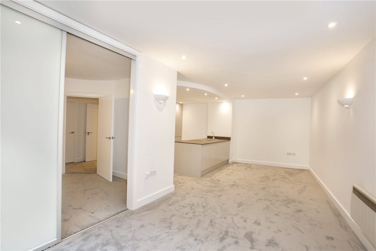 1 bedroom flat, The Courtyard, St. Martins Lane YO1 - Available