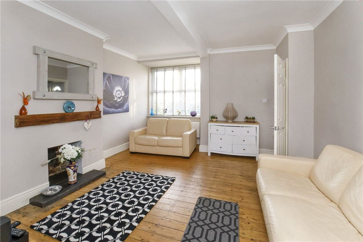 3 bedroom house, Melrosegate, York YO10 - Available