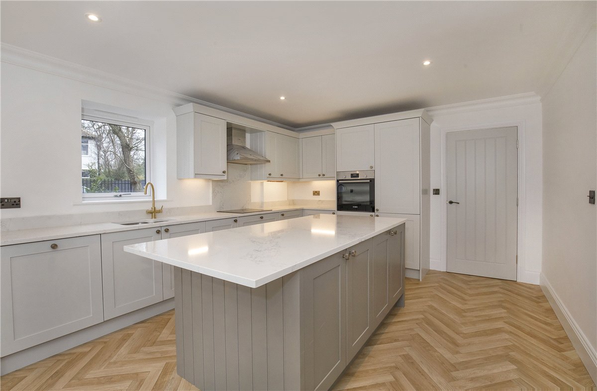 2 bedroom flat, Wayside Crescent, Harrogate HG2 - Available