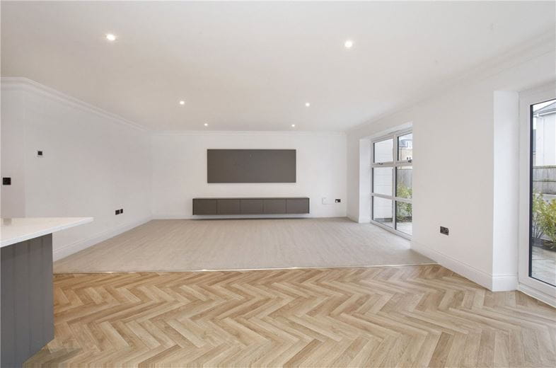 2 bedroom flat, Wayside Crescent, Harrogate HG2 - Available