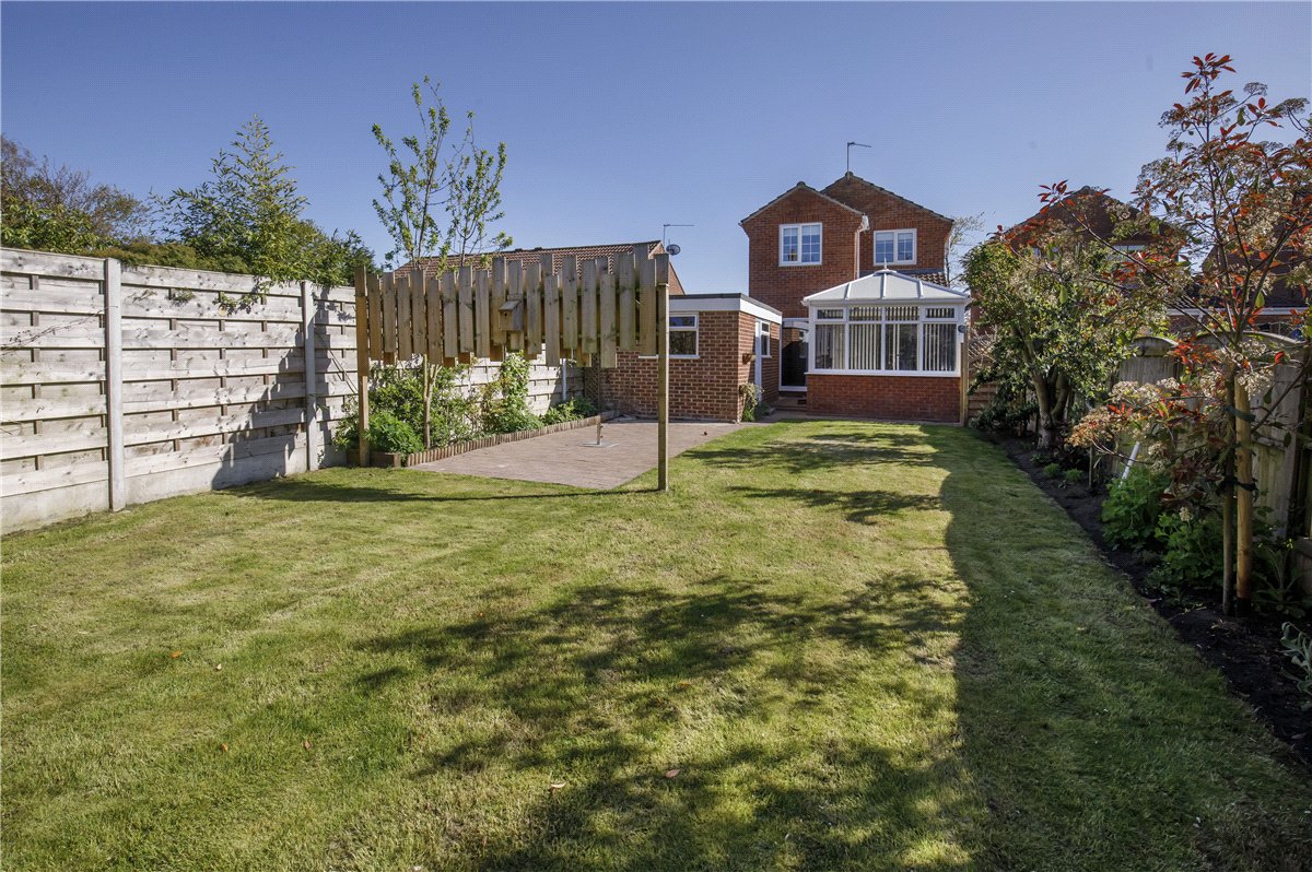 3 bedroom house, Highlands Avenue, Strensall YO32 - Available