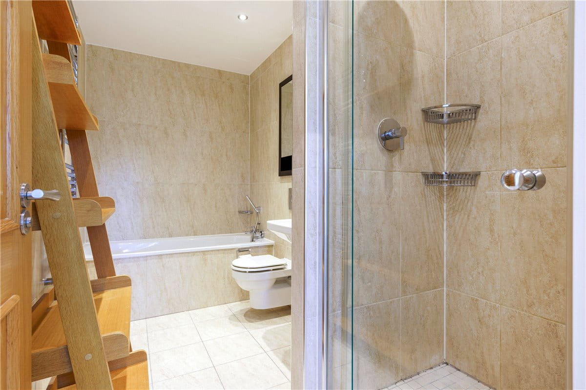 5 bedroom house, Kings Pool Walk, York YO1 - Available