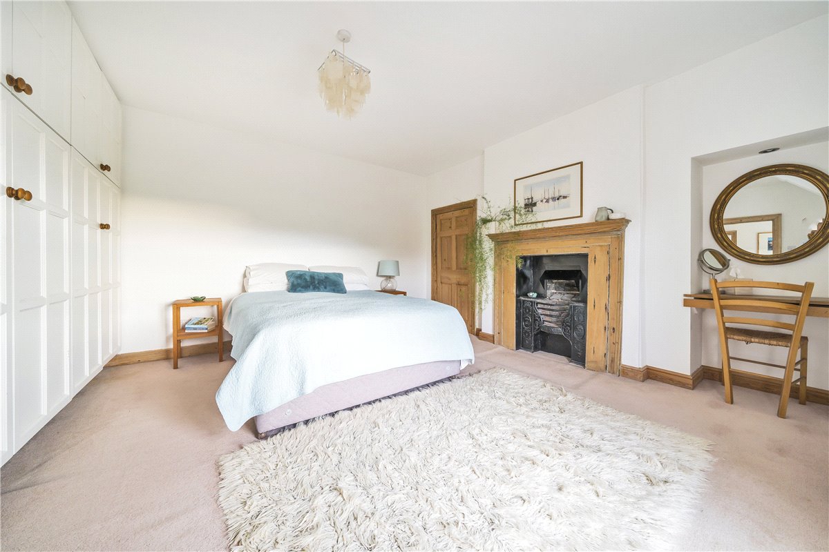 6 bedroom house, Bartindale Road, Hunmanby YO14 - Available