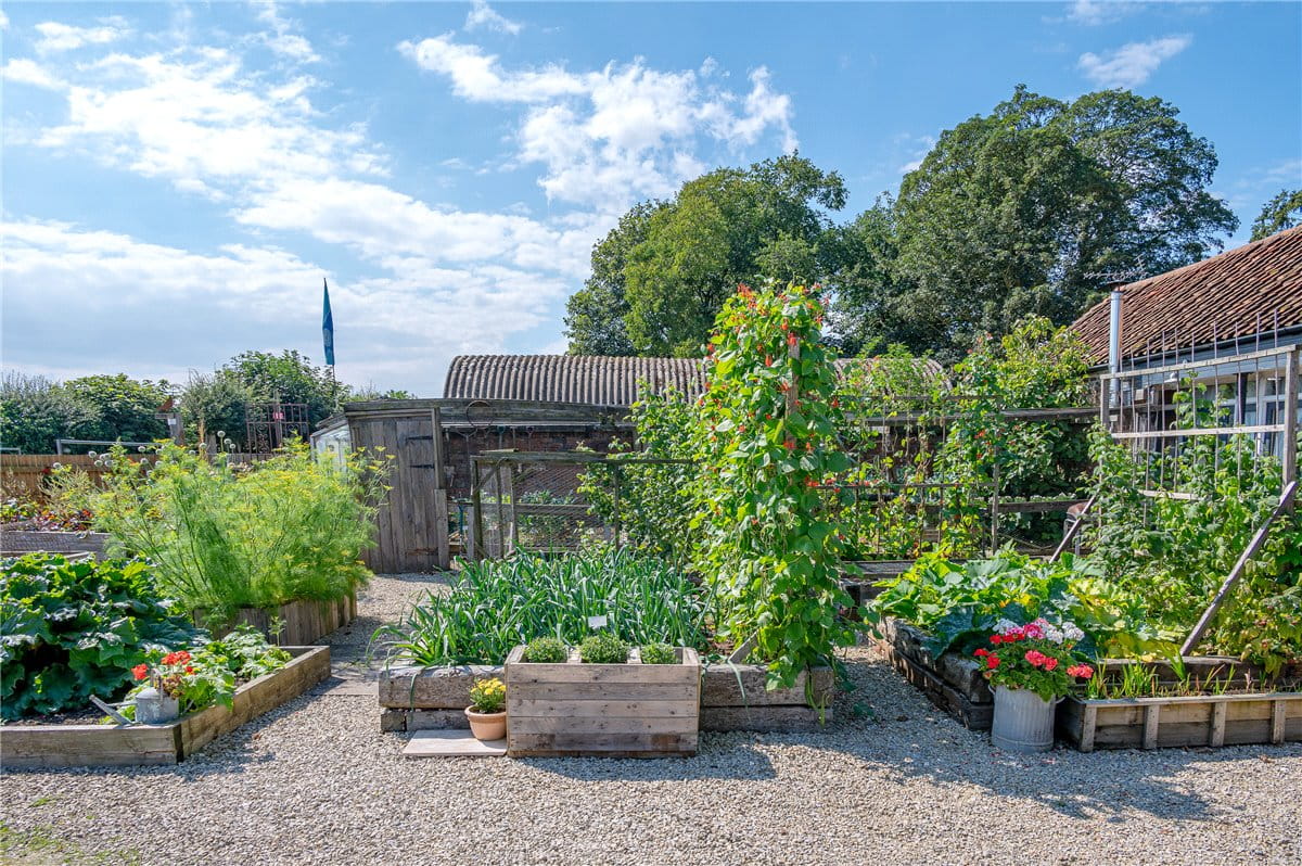 6 bedroom house, Bartindale Road, Hunmanby YO14 - Available