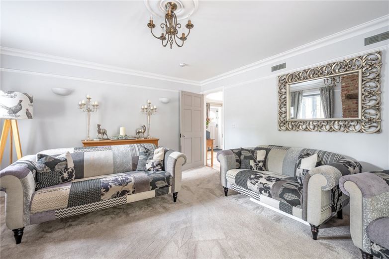 6 bedroom house, Selby Road, Riccall YO19 - Available