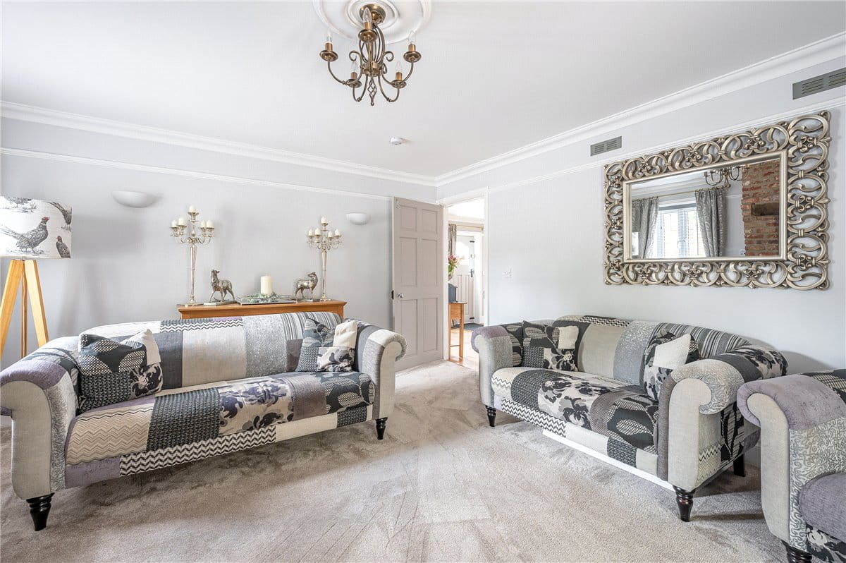 6 bedroom house, Selby Road, Riccall YO19 - Available