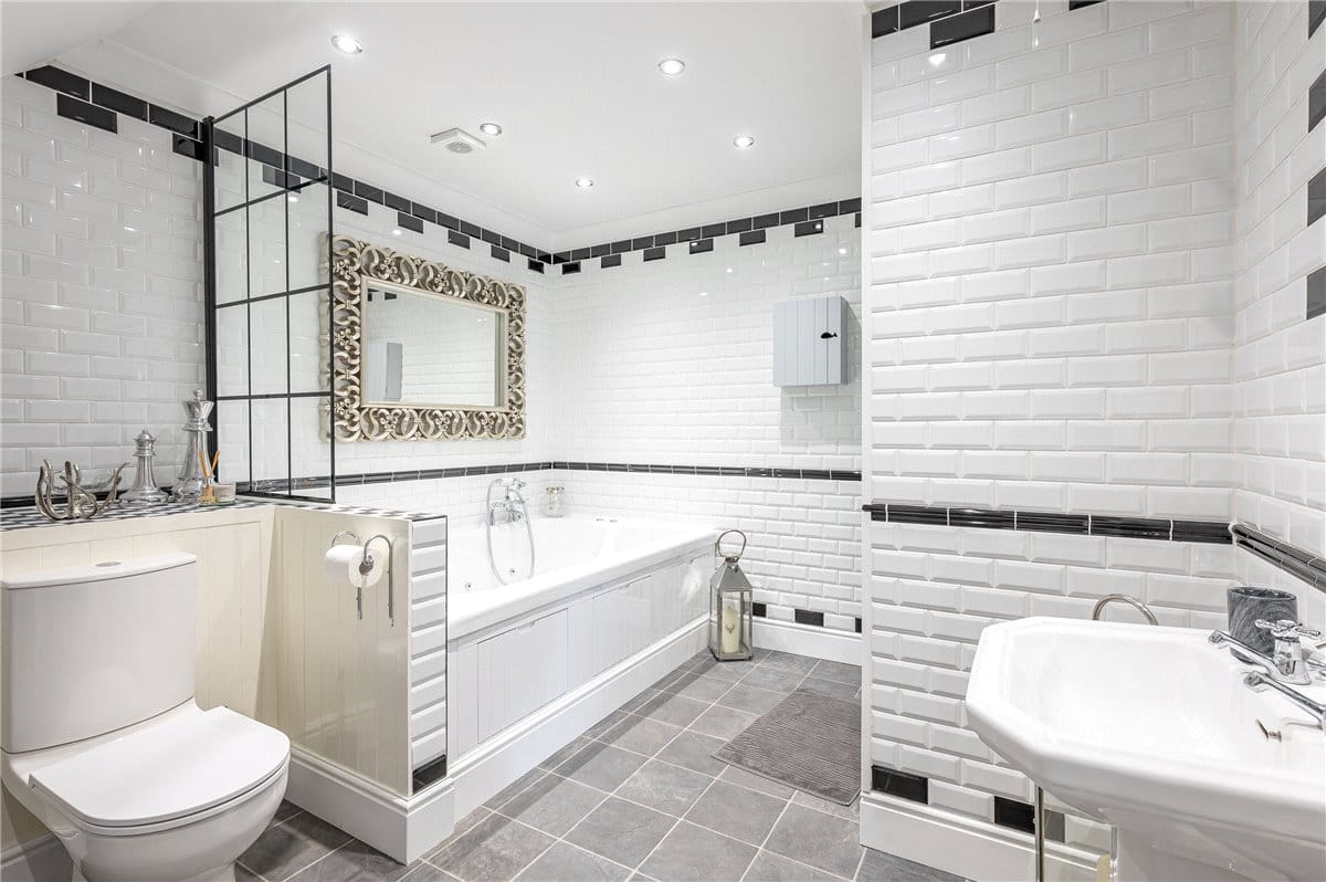 6 bedroom house, Selby Road, Riccall YO19 - Available