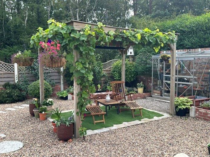 6 bedroom house, Selby Road, Riccall YO19 - Available