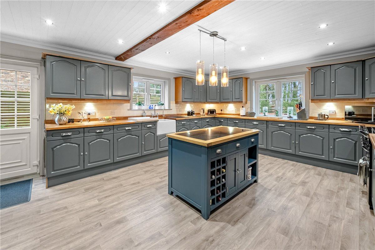 6 bedroom house, Selby Road, Riccall YO19 - Available