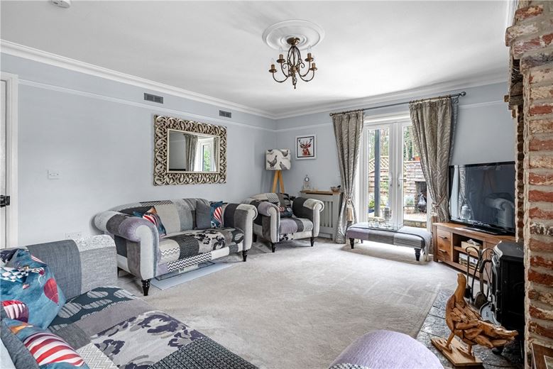 6 bedroom house, Selby Road, Riccall YO19 - Available