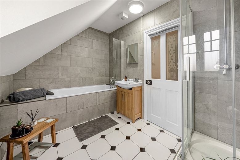 6 bedroom house, Selby Road, Riccall YO19 - Available