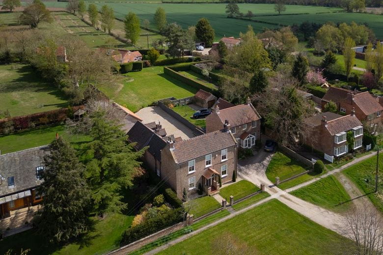 4 bedroom house, Flaxton, York YO60 - Available