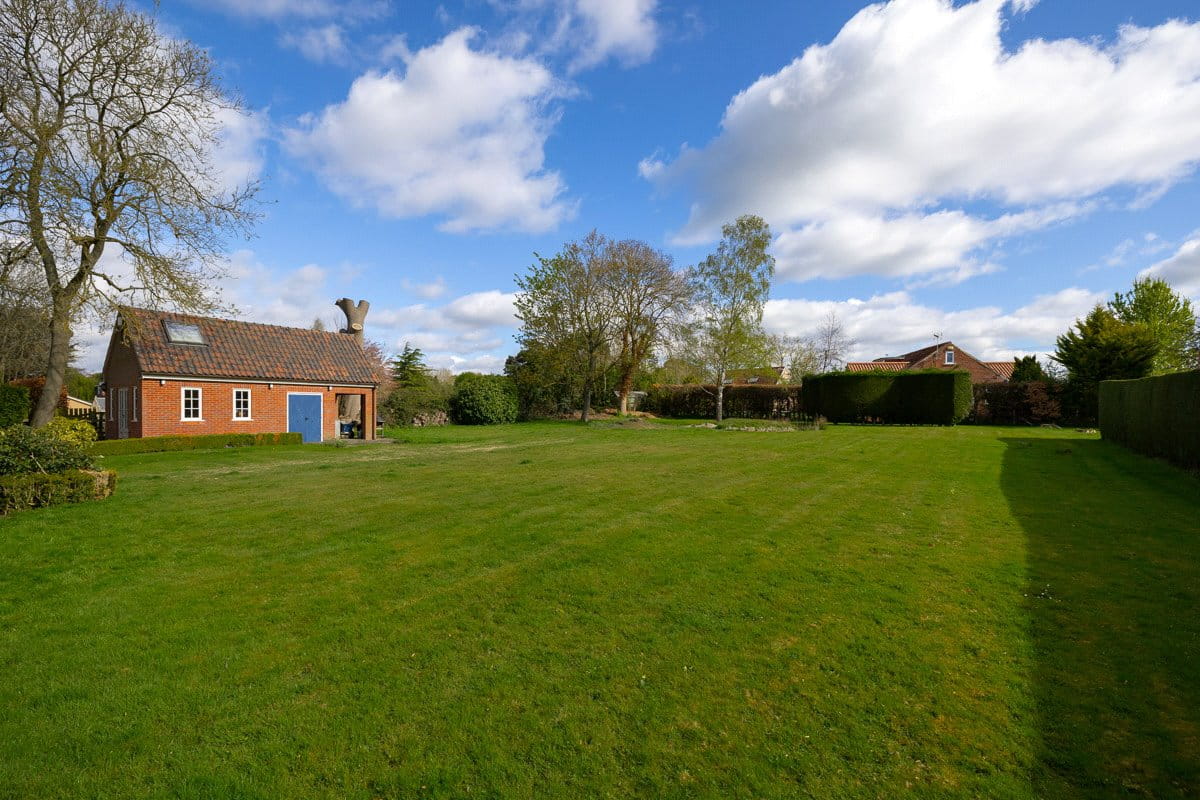4 bedroom house, Flaxton, York YO60 - Available