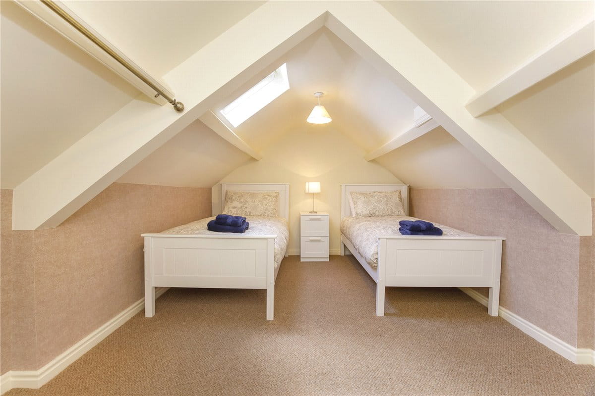 3 bedroom cottage, Boathouse Yard, Staithes TS13 - Available