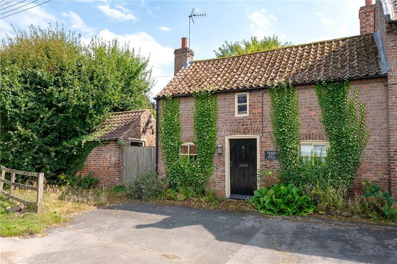 2 bedroom cottage, Main Street, Skirpenbeck YO41 - Available