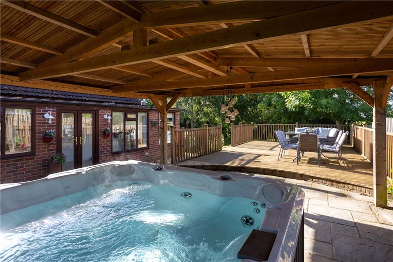 3 bedroom house, Hull Road, Cliffe YO8 - Available