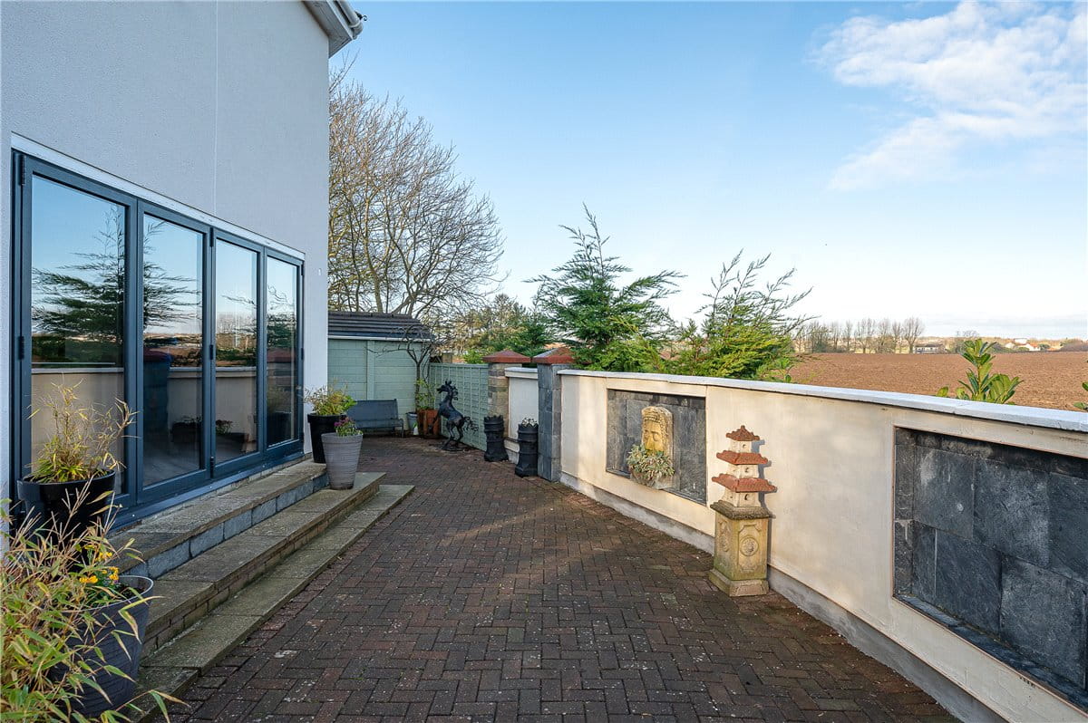 5 bedroom house, East Lea View, Cayton YO11 - Available