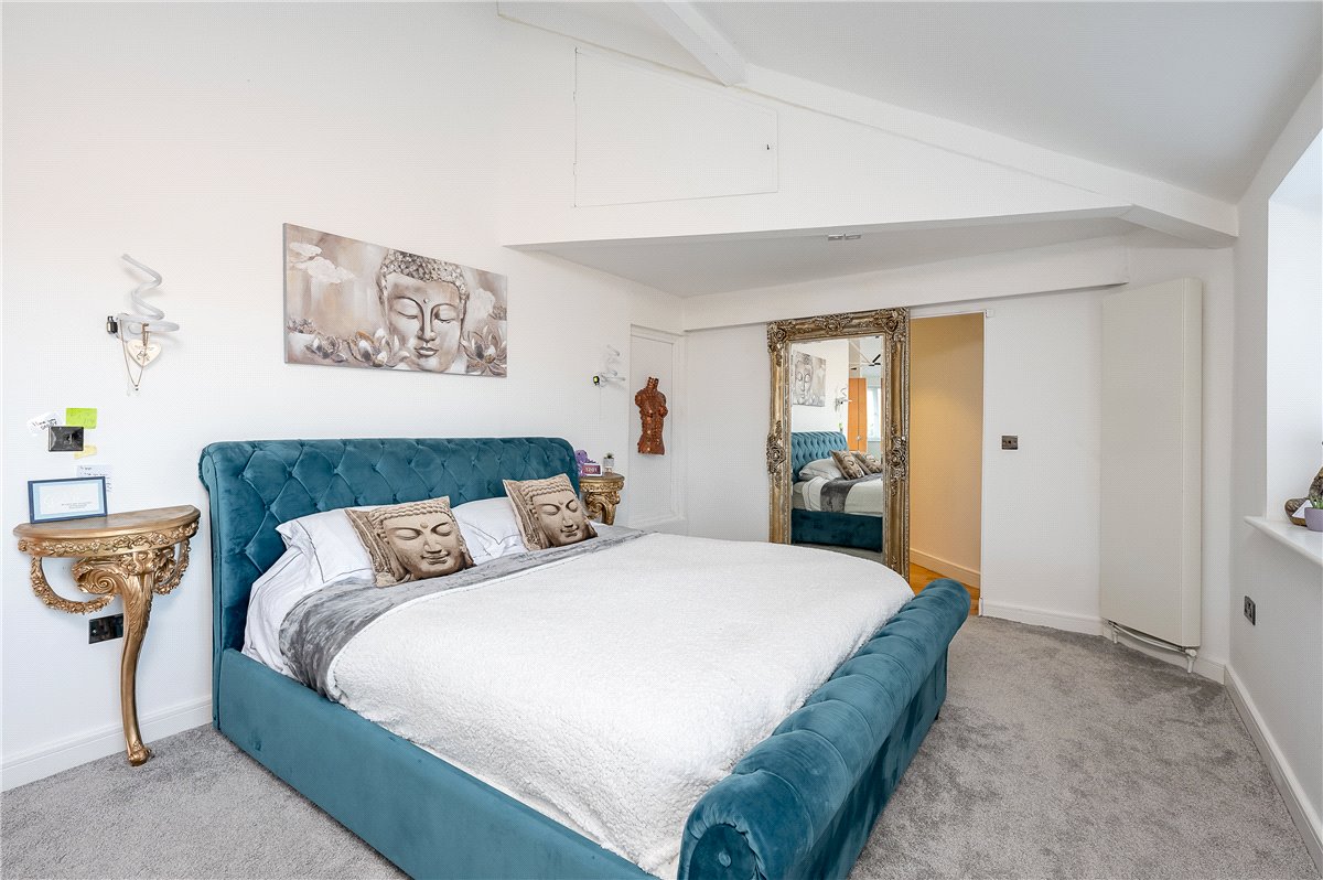 5 bedroom house, East Lea View, Cayton YO11 - Available