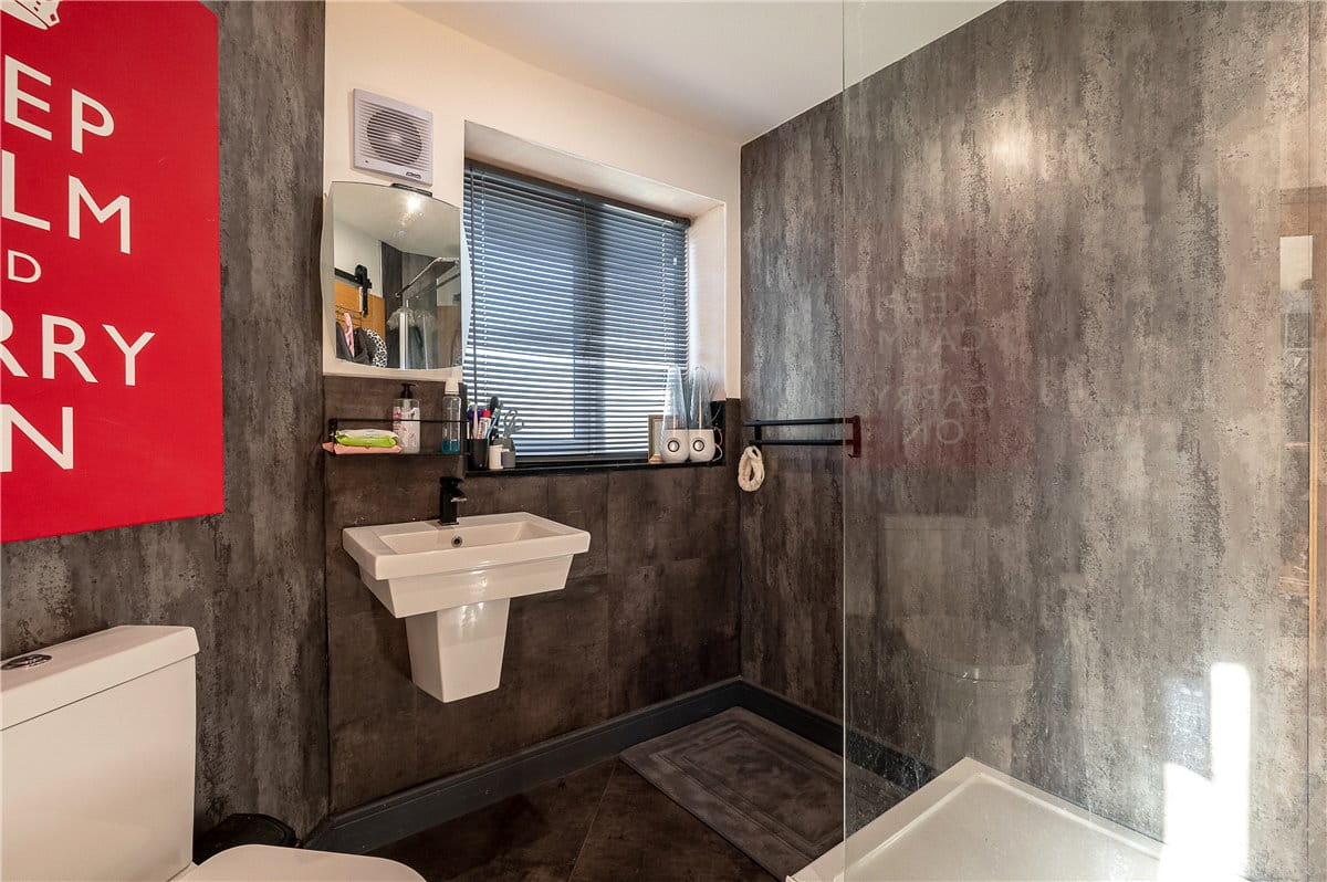 5 bedroom house, East Lea View, Cayton YO11 - Available