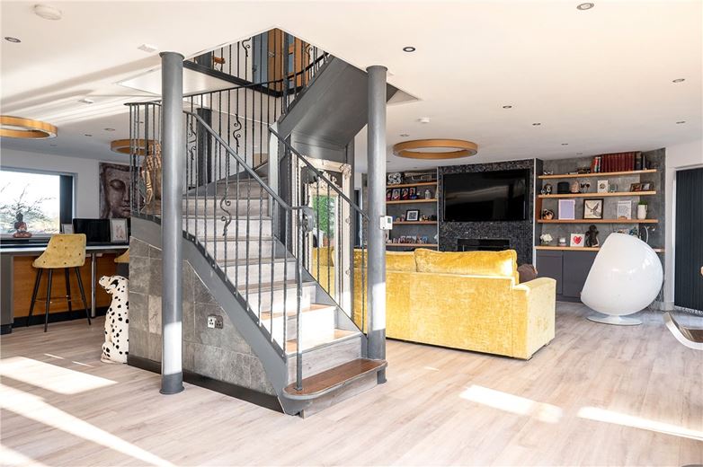 5 bedroom house, East Lea View, Cayton YO11 - Available