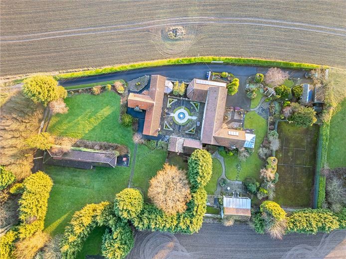 9 bedroom house, Tadcaster Road, Sherburn in Elmet LS25 - Available