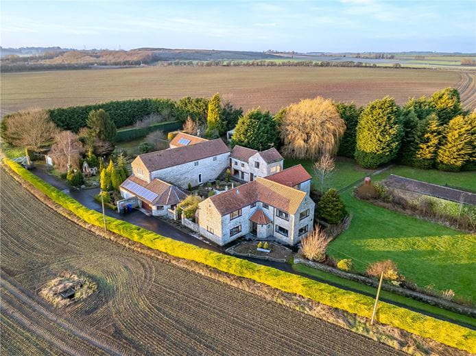 9 bedroom house, Tadcaster Road, Sherburn in Elmet LS25 - Available