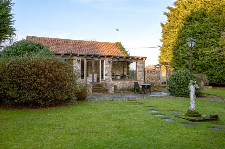 9 bedroom house, Tadcaster Road, Sherburn in Elmet LS25 - Available