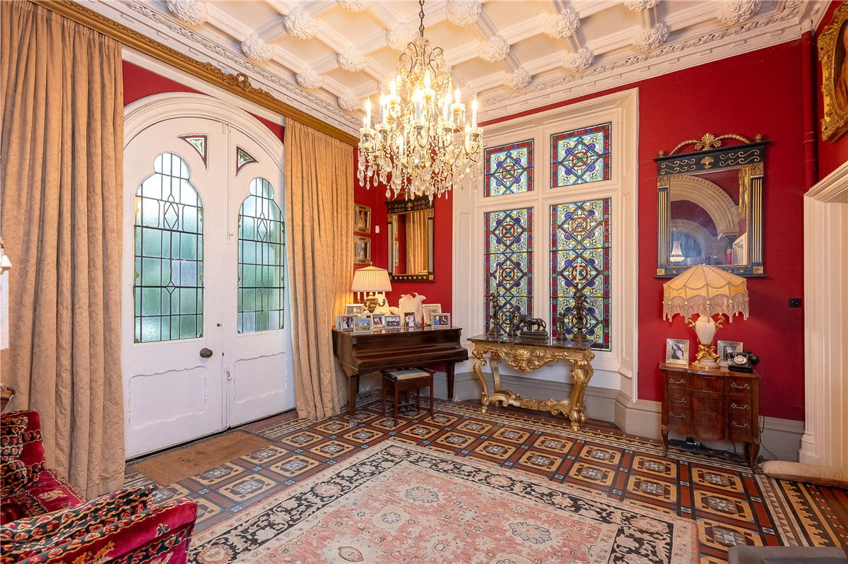 8 bedroom house, Northorpe Hall, Northorpe DN21 - Available