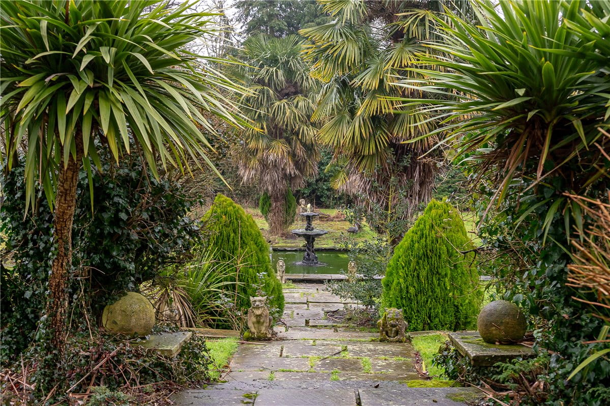 8 bedroom house, Northorpe Hall, Northorpe DN21 - Available