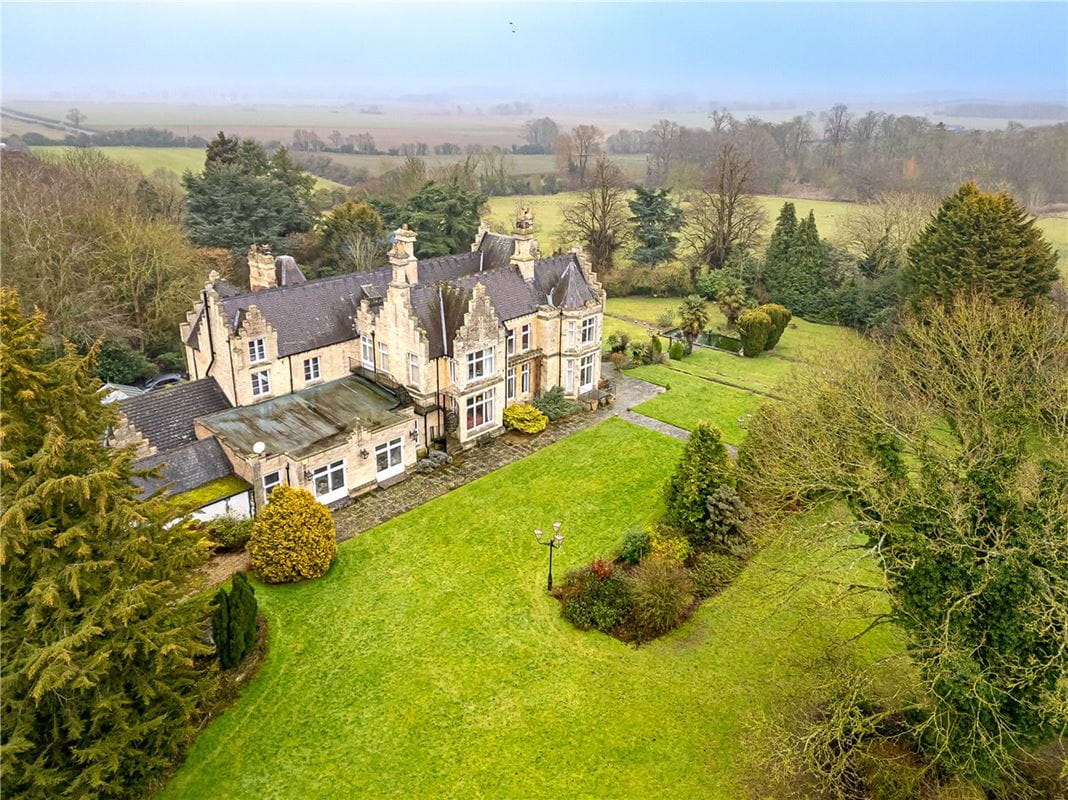 8 bedroom house, Northorpe Hall, Northorpe DN21 - Available