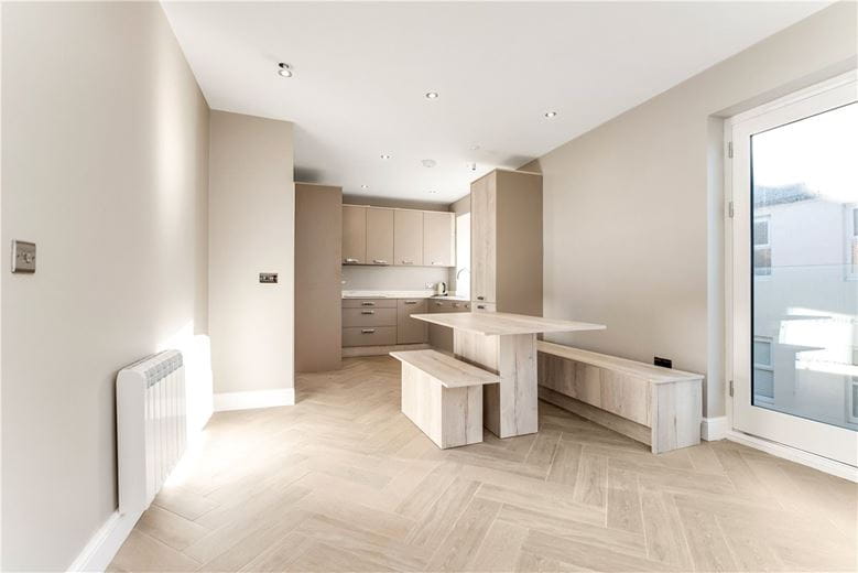 18 bedroom flat, Crewe Street, Seahouses NE68 - Available